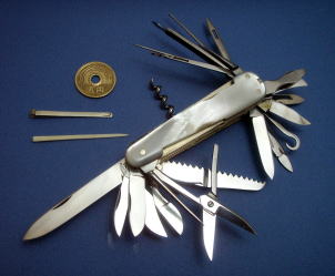 マルチブレードナイフ　２６機能（１９１０年～１９４０年頃代）