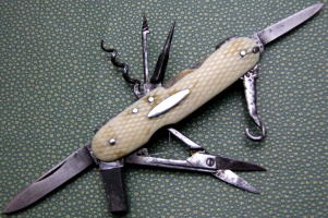 マルチブレードナイフ　１０丁出（１８６０年代）