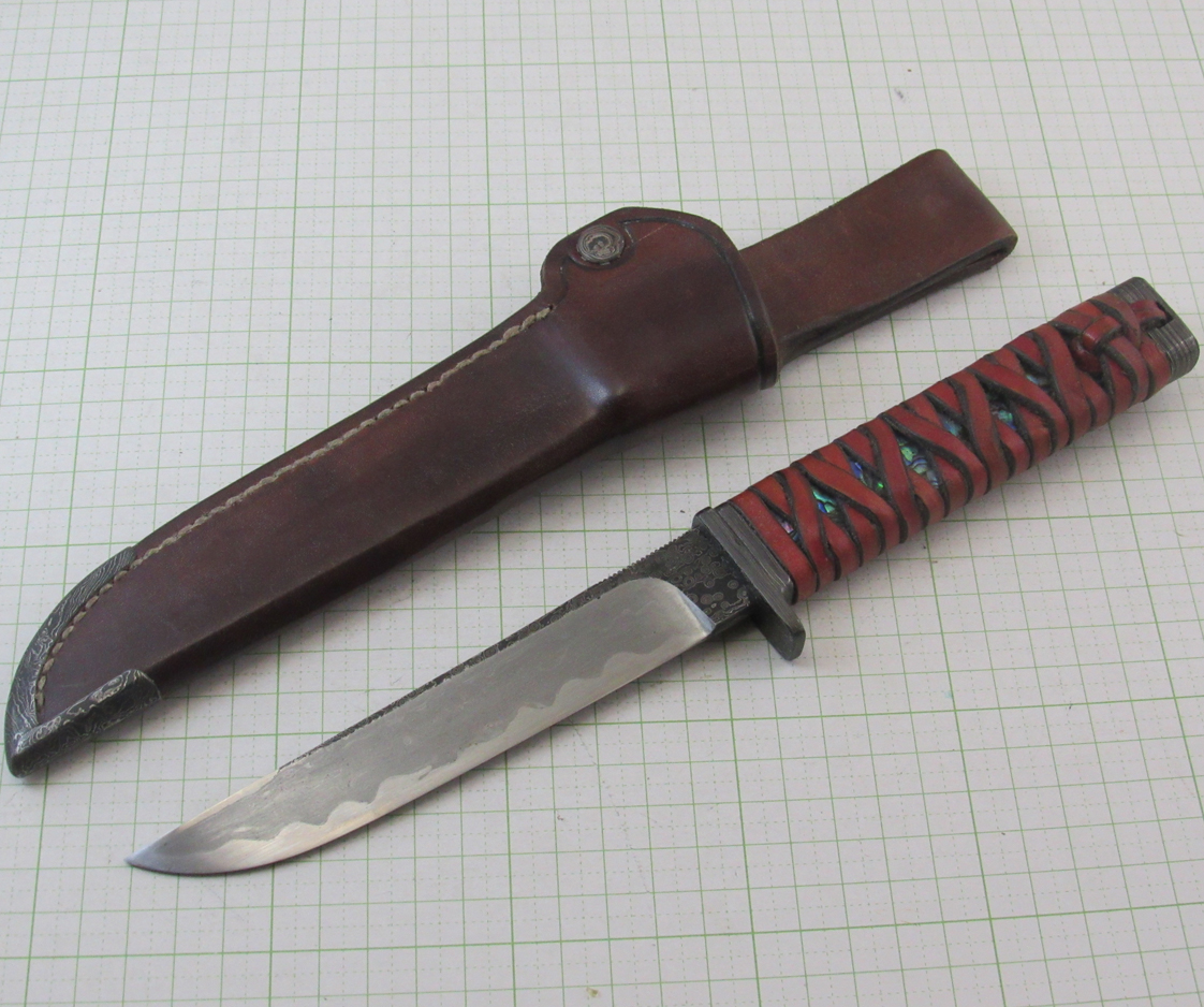 赤茶革紐巻き小刀